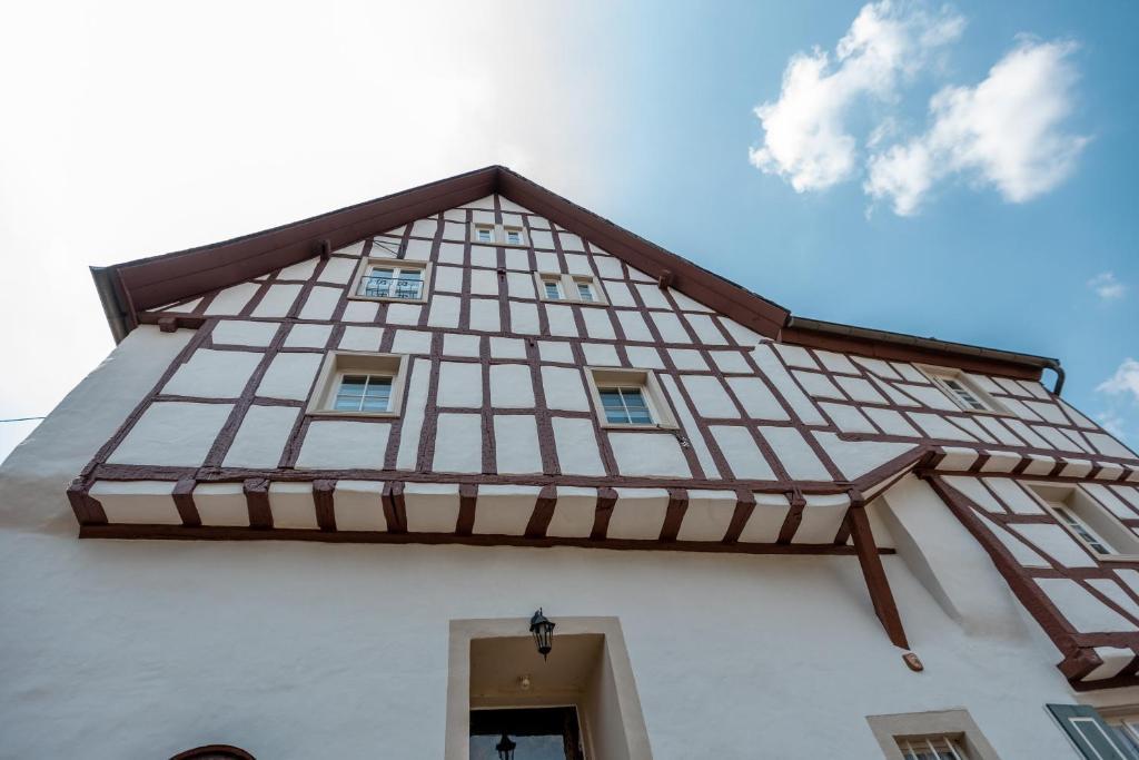 Zur Alten Weinkelter - Bezauberndes Fachwerkhaus Aus Der Spaetgotik Von 1451 - Top Lage Fuer Aktivitaeten - Fahrradkeller Ellenz-Poltersdorf Esterno foto